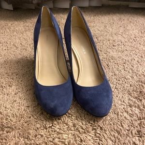 Marc Fisher round toe blue pumps gently used. Half inch heel